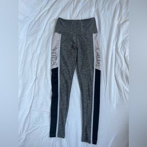 Victoria’s Secret PINK workout leggings